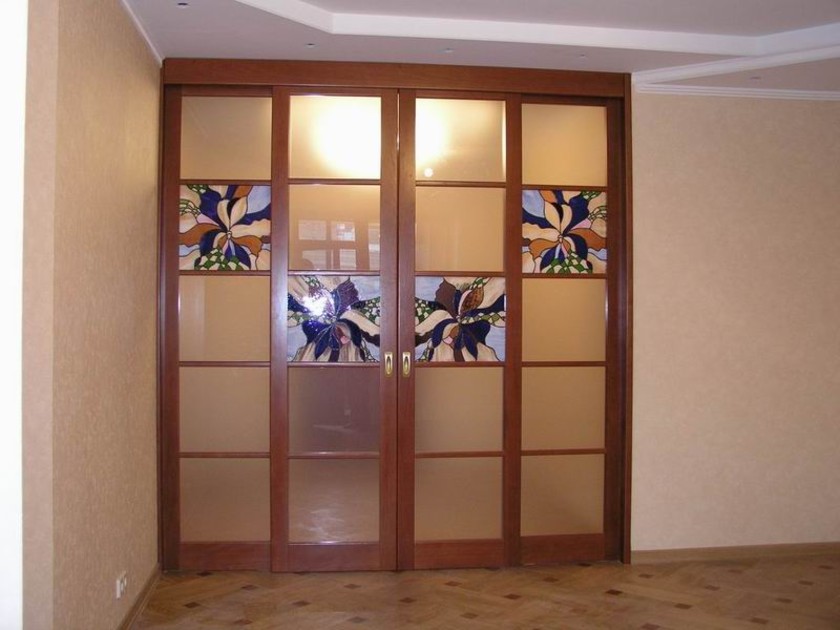 Перегородка с цветными стеклянными вставками Алма-Ата (Алматы)