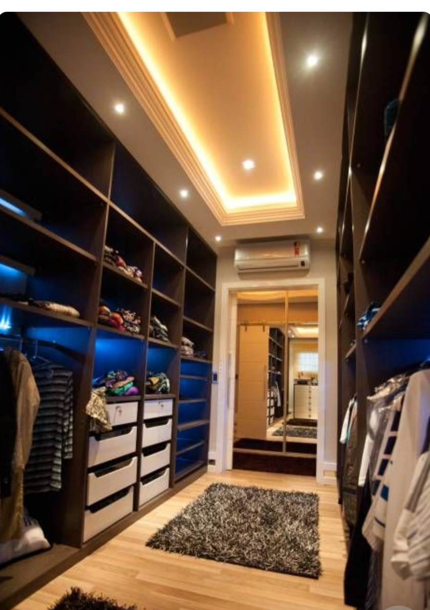 Большая открытая гардеробная комната с комбинированным наполнением Алма-Ата (Алматы)