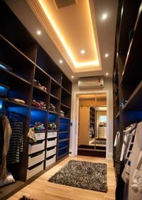 Большая открытая гардеробная комната с комбинированным наполнением Алма-Ата (Алматы)